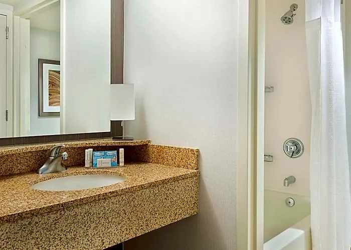 Courtyard By Marriott Asheville